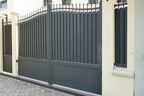 Metal Gate Mounting